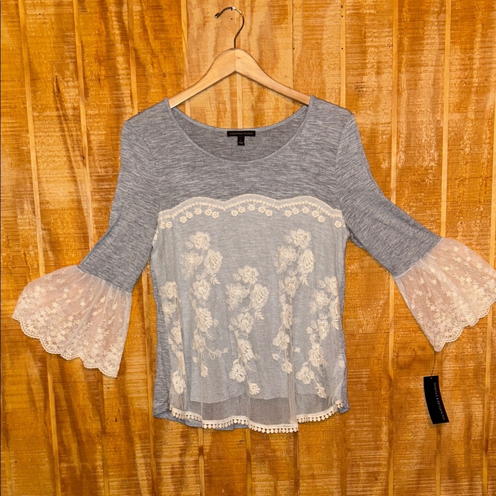 Signature Studio Gray and Cream Lace Blouse